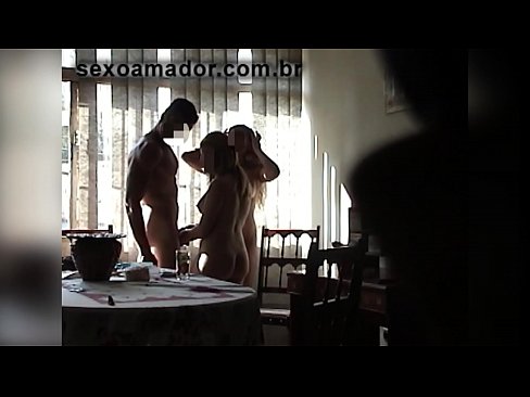❤️ Seks dostları nəhəng kişini və onunla birlikdə bir üçlüyü dəvət edirlər ❤❌ Porno az.hentaiser.ru ️❤